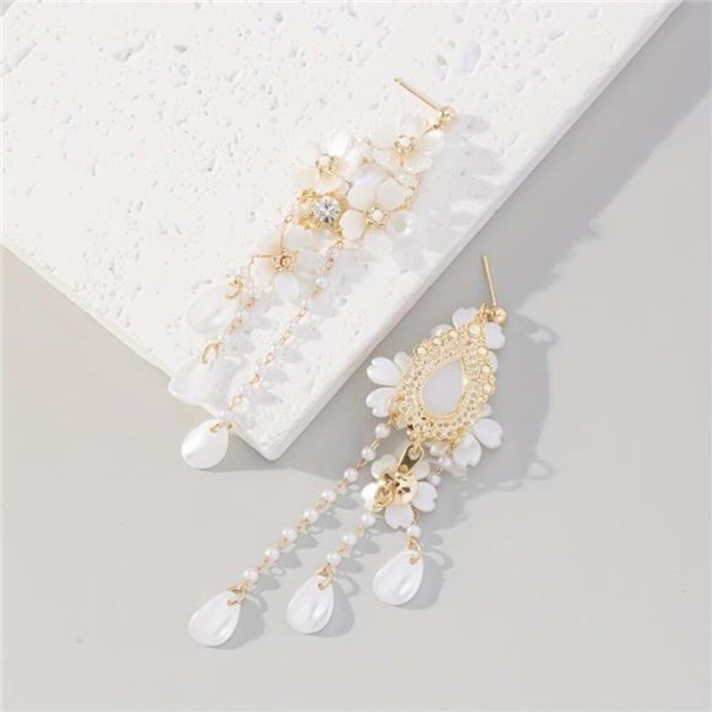 Fairy Exquisite White Flower Chandelier Dangle Earrings, New!